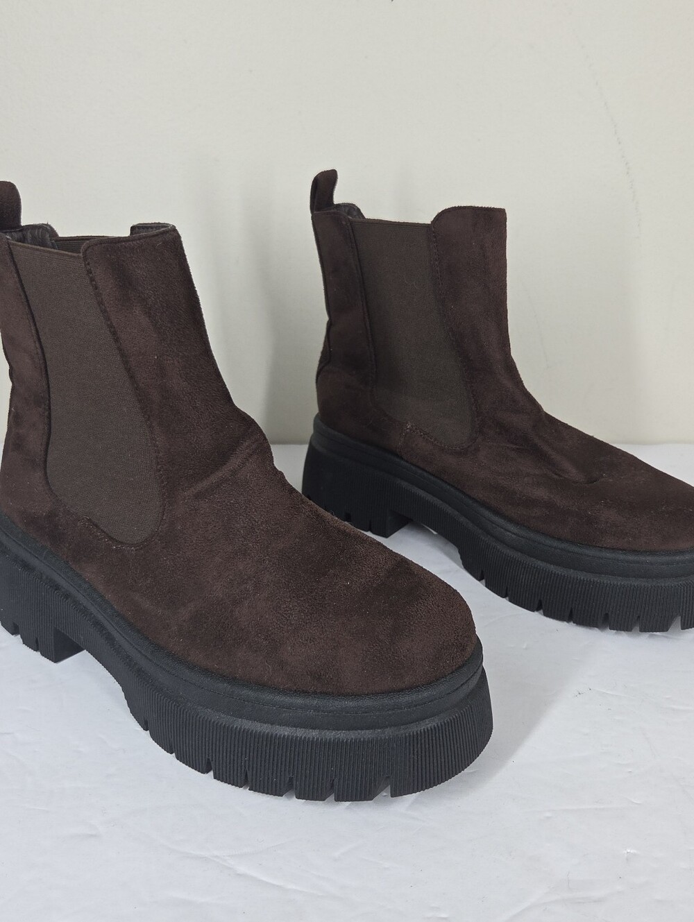 Charlotte Russe Brown Faux Suede Lug Sole Platform Chelsea Boots 9 Grunge READ